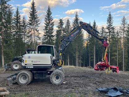 Terex mit Schubharvester Tapio 600