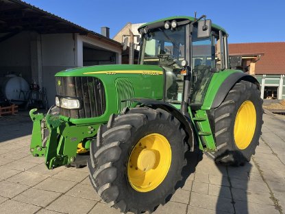 John Deere 6820