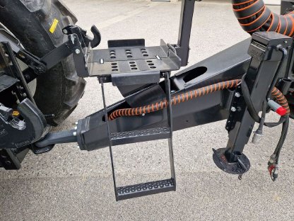 Bild 4:BMF 8T2 mit 720 Kran, Drehhebelsteuerung