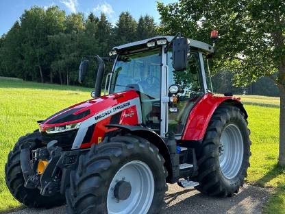 Massey Ferguson 5S.135