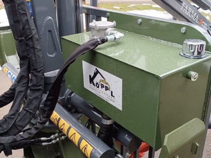 Bild 4:Farma T6 mit C5,0 X-Cel Kran