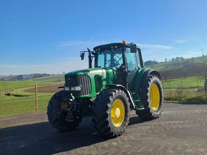 John Deere 6820