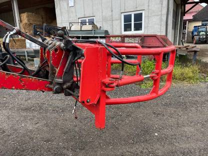 Bild 3:Rundballenzange