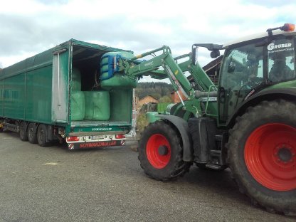 Bild 4:Maisballen, Dürrfutter usw.