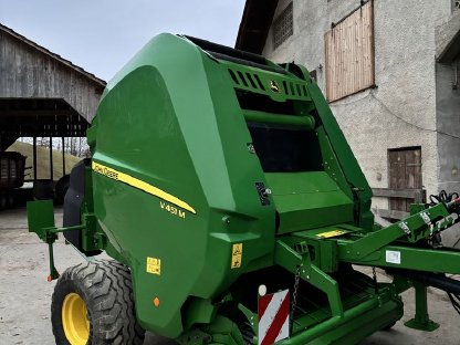 Rundballenpresse John Deere V451M