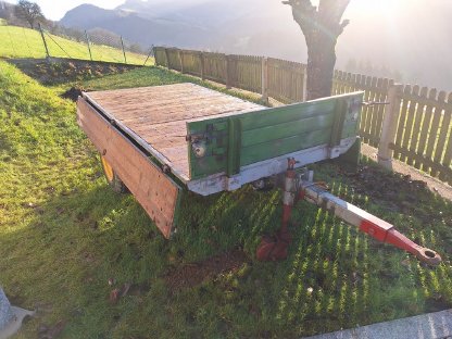 Bild 3:Traktoranhänger mit Aufsatzbordwänden