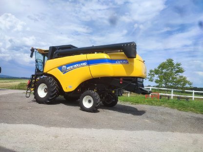 Bild 3:Mähdrescher New Holland CX 5.90 Lateral