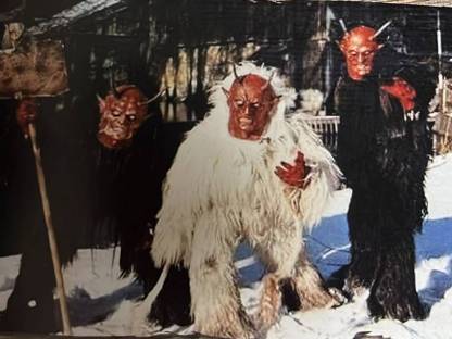 Alte Krampus Masken