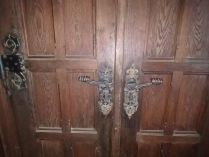 Bild 4:Schlosstüren