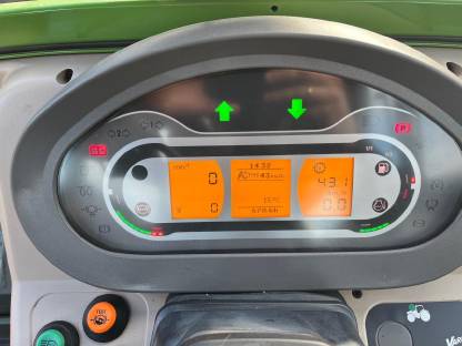 Bild 6:Fendt 207 Vario TMS mit Quicke Frontlader