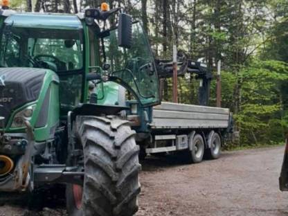 Fendt 724 mit Gögl Kipper