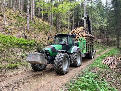 Traktor + Holzanhänger Agrotron TTV1160