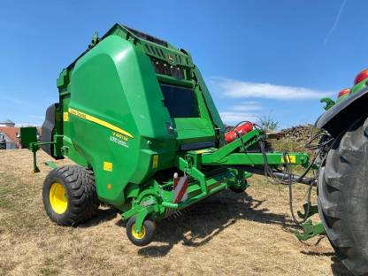 John Deere V461M Presse