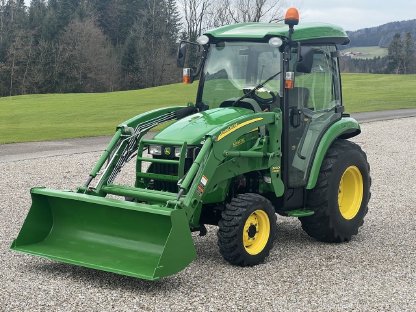 John Deere 3720 eHydro mit Frontlader CX320