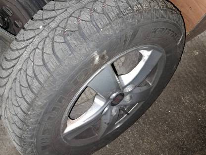 Winterreifen 195/65R15 mit Alufelge für Seat